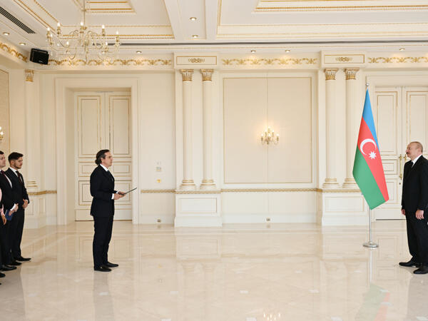 Prezident İlham Əliyev Braziliyanın Azərbaycanda yeni təyin olunmuş səfirinin etimadnaməsini qəbul edib - (Foto)