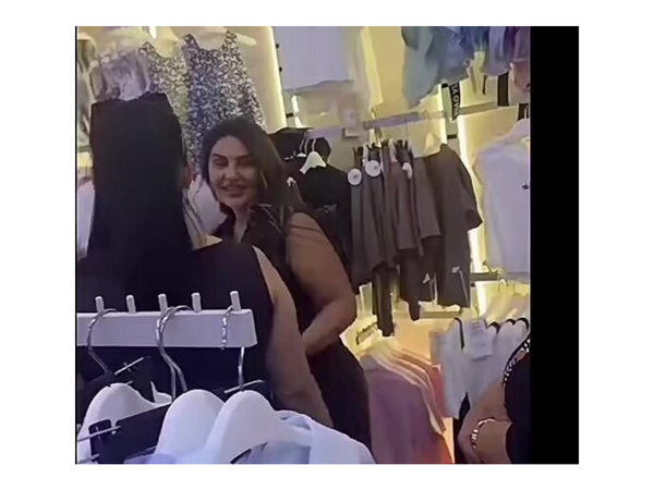 Şəbnəm Tovuzludan onunla şəkil çəkdirmək istəyən kişiyə sərt reaksiya - <span class="color_red">(Video)</span>