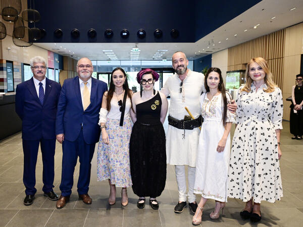 Leyla Əliyeva Budapeştdə “Azərbaycan xalçaları – ənənədən müasir incəsənətə” sərgisinin təqdimatında iştirak edib - <span class="color_red">(Foto)</span>