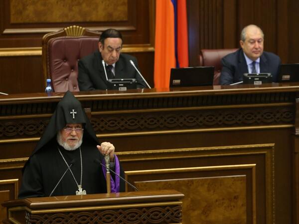 II Qaregin ilk dəfə yeni parlamentin birinci iclasına dəvət olunmadı