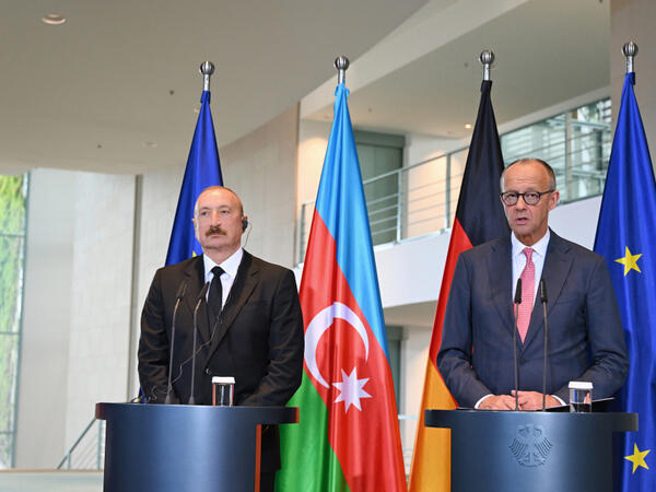 “Dost Almaniya xalqına...” - Prezident İlham Əliyevin xatirə kitabına yazdıqları - <span class="color_red">(Foto)</span>