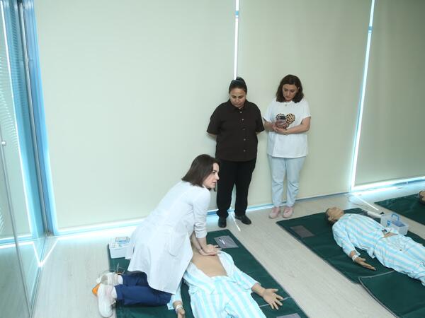 Media nümayəndələri üçün ilk yardım üzrə simulyasiya təlimləri keçirilib - <span class="color_red">(Foto)</span>