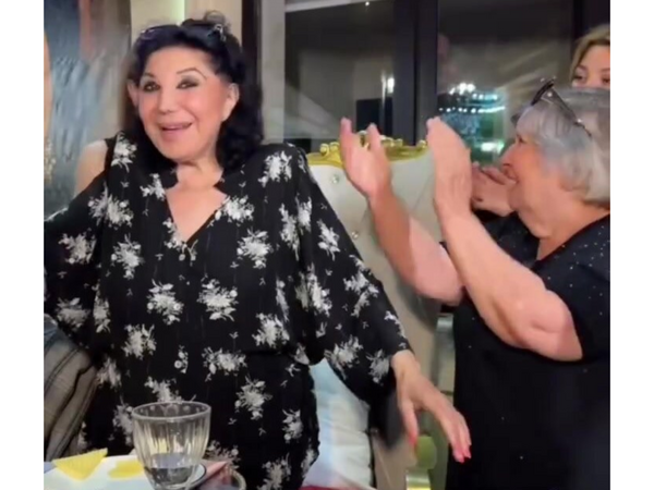 85 yaşlı Flora Kərimova ad günündə kövrəldi, səhhətində problem olsa da, rəqs etdi - <span class="color_red">(Video)</span>