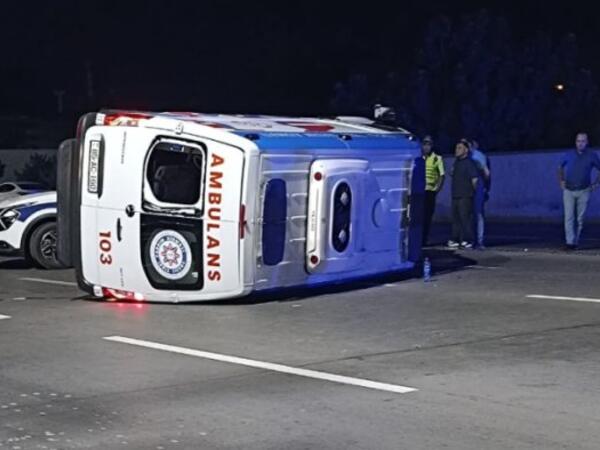 Naxçıvanda təcili tibbi yardım avtomobili aşdı - 4 yaralı var