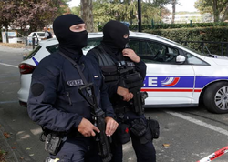Parisdə bıçaqlı hücum: Üç qadın yaralandı