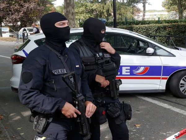 Parisdə bıçaqlı hücum: Üç qadın yaralandı