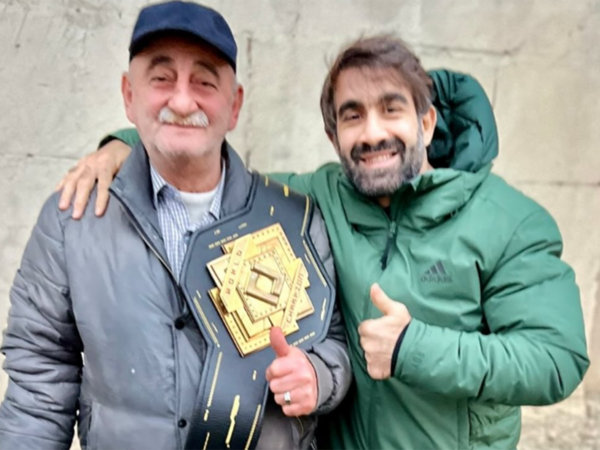 Rafael Ağayevdən vəfat edən atası ilə bağlı paylaşım