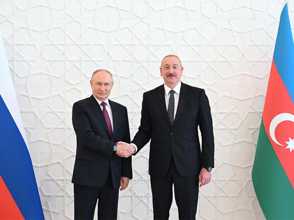 Vladimir Putin Prezident İlham Əliyevə zəng edib