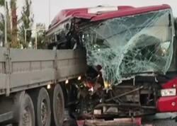 Bakıda marşrut avtobusu yük avtomobilinə çırpıldı
