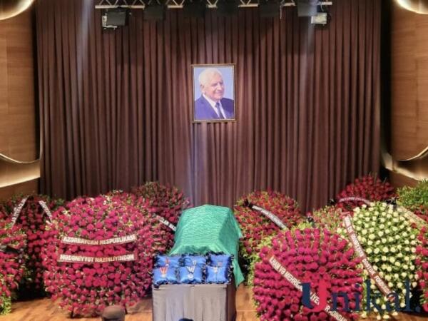 Nəriman Həsənzadə ilə vida mərasimi keçirilir