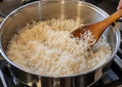 Plov bişirərkən 1 qaşıq əlavə edin: dən-dən qalacaq