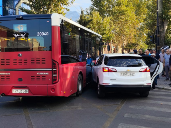 “Baku Bus” Gəncədə qəzaya düşdü <span class="color_red">(Foto)</span>