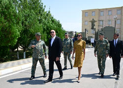İlham Əliyev və Mehriban Əliyeva Əlahiddə Ümumqoşun Orduda yeni yaradılan komando hərbi hissələrinə Döyüş bayraqlarının verilməsi mərasimində iştirak edib <span class="color_red">(Foto)</span>