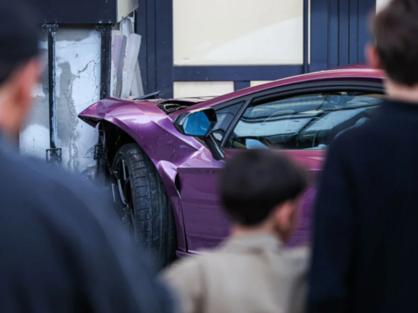 Rusiyada milyarderin oğlunun “Lamborghini”si evə girdi: Yaralılar var - <span class="color_red">(Foto)</span>