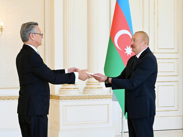 Prezident İlham Əliyev Almaniyanın Azərbaycanda yeni təyin olunmuş səfirinin etimadnaməsini qəbul edib - <span class="color_red">(Foto)</span>