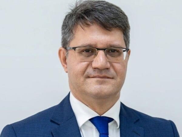 Nazir onu müdir təyin etdi