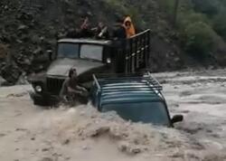 İsmayıllıda maşınlar suyun altında qaldı <span class="color_red">(Video)</span>