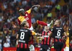 "Qalatasaray" 10 nəfər qalan debütantla doğma meydanda bacarmadı