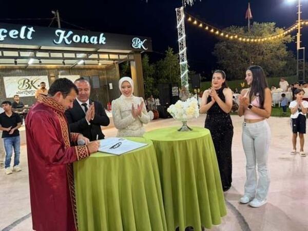 Türkiyədə hamı bu toydan danışır – Bəy və gəlin elə hərəkət etdi ki... - <span class="color_red">(Fotolar)</span>