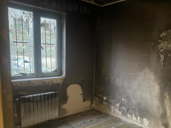 Birlikdə yaşadığı qadını 21 dəfə bıçaqladı, sonra isə evini yandırdı - Bakıda dəhşətli qətl (Foto)
