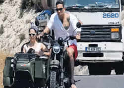 Məşhur türk müğənni və aktrisa yol hərəkəti qaydalarını heçə saydı