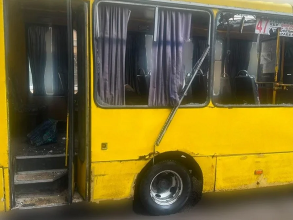 Xersonda avtobus dronla vuruldu: 4 ölü, 5 yaralı var - <span class="color_red">(Foto)</span>