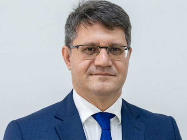 Nazir onu işdən çıxardı