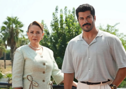 “Ana-oğul” arasındakı 9 yaş fərqi müzakirə yaratdı