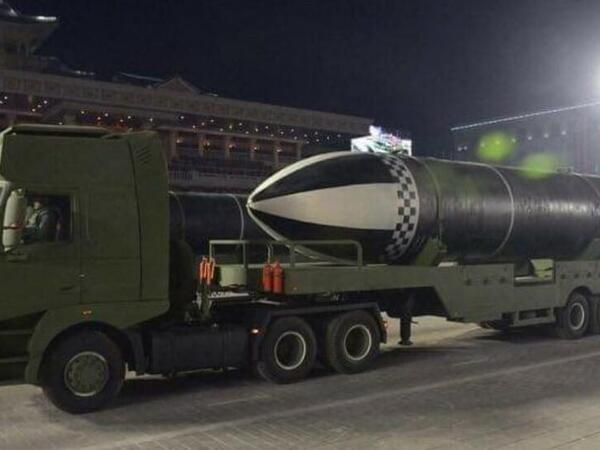 Şimali Koreya nəhəng raketini Rusiyaya verdi
