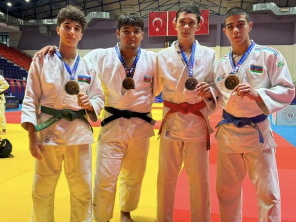 Yeniyetmə cüdoçularımız Türkiyədə 4 medal qazandılar