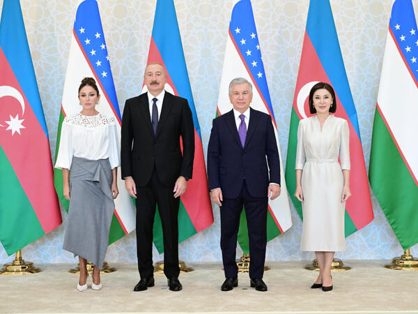 Azərbaycan ilə Özbəkistan prezidentləri və birinci xanımlar “Kuksaroy” Dövlət İqamətgahında birgə foto çəkdiriblər - (Foto - Video)