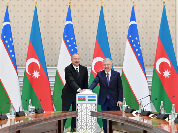 Prezidentlər İlham Əliyev və Şavkat Mirziyoyev Azərbaycanın Özbəkistanda həyata keçirdiyi layihələrin açılış və təməlqoyma mərasimində iştirak ediblər - <span class="color_red">(Foto)</span>