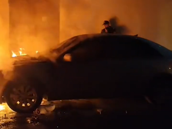 Xırdalanda avtomobil yandı - <span class="color_red"> (Video)</span>