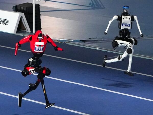 Çində robot Usain Boltun rekordunu geridə qoydu - <span class="color_red">(Foto)</span>