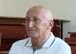 Ali məktəbə qəbul olan ən yaşlı tələbə: Ən çox nəvələri sevindi - <span class="color_red">(Video)</span>