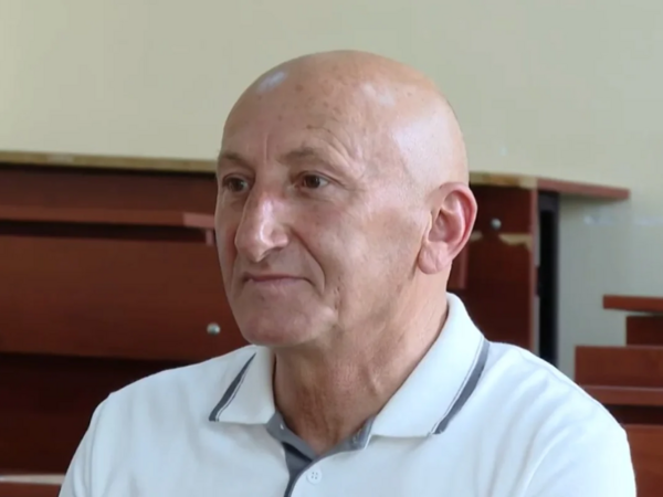 Ali məktəbə qəbul olan ən yaşlı tələbə: Ən çox nəvələri sevindi - <span class="color_red">(Video)</span>