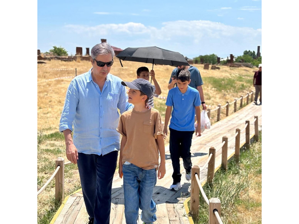 "Polat Alemdar" oğulları ilə fotolarını yaydı