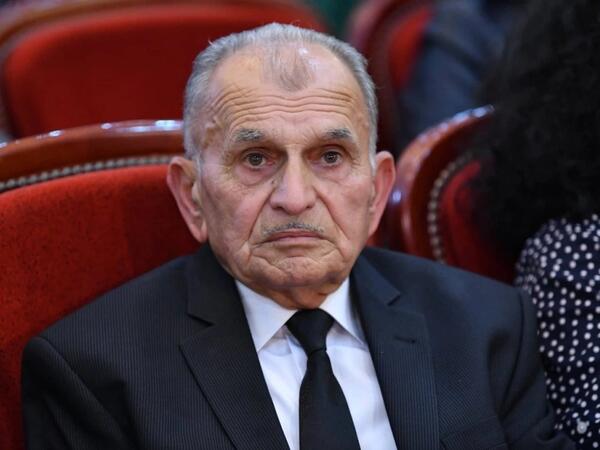 “Qadın oxuyanlar hamısı bir-birinə oxşayır, burun-dodaq eynidir” - Xalq artisti Vamiq Məmmədəliyev