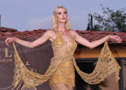 “Öyle bir geçer zaman ki”nin ulduzu 371 min manatlıq qızıldan don geyindi - <span class="color_red">(Foto)</span>