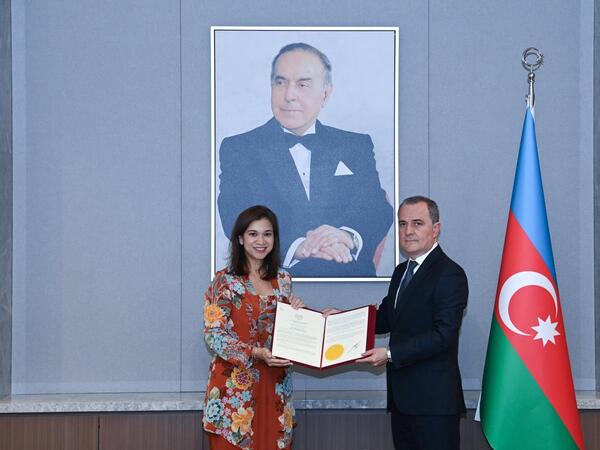 Ceyhun Bayramov Malayziyanın yeni səfirini qəbul edib <span class="color_red">(Foto)</span>