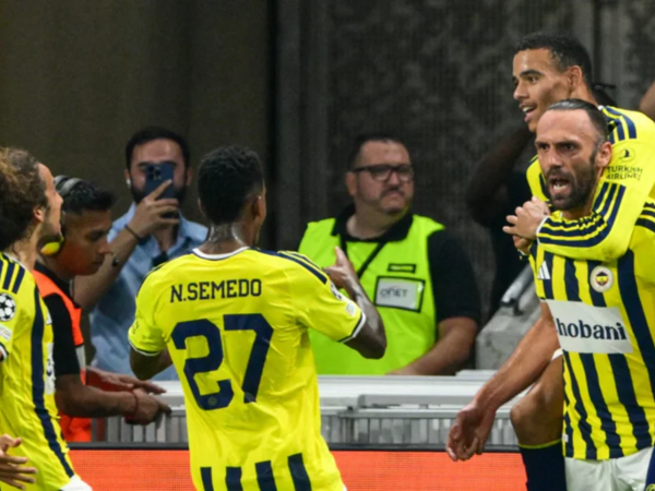“Fənərbağça” daha 3 futbolçunu göndərir