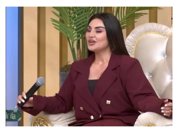Şəbnəm Tovuzlunun mikrafon tutma məsafəsi müzakirə yaratdı - <span class="color_red">(Video)</span>