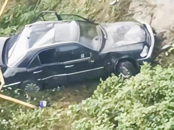 Gədəbəydə “Mercedes” körpüdən dərəyə aşdı: Yaralılar var