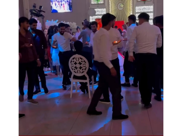Toyda bəyin dostlarının zarafatı müzakirə yaratdı – <span class="color_red">(Video)</span>