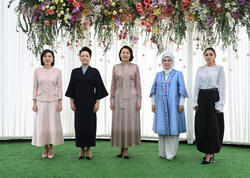 Birinci xanım Mehriban Əliyeva Bişkekdə dekorativ-tətbiqi sənət ustalarının əl işlərindən ibarət sərgi ilə tanış olub - <span class="color_red">(Foto)</span>