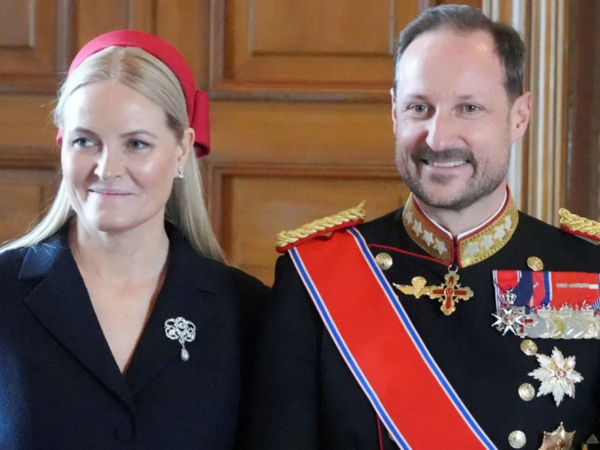 Norveçin yeni kralı parlamentdə and içdi