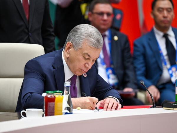 Mirziyoyev ŞƏT-in Sənaye Əməkdaşlığı Xəritəsinin yaradılmasını təklif edib