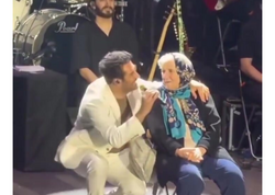 Mahsun Kırmızıgüldən yaşlı pərəstişkarına jest - <span class="color_red">(Video)</span>