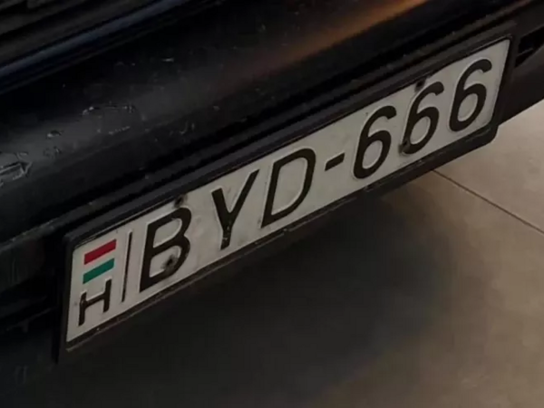 Nömrə 1000 dollara, maşın pulsuz satılır