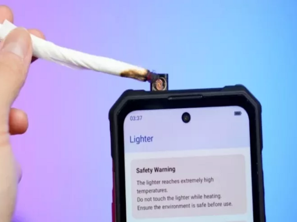 Dünyanın ilk alışqanlı smartfonu